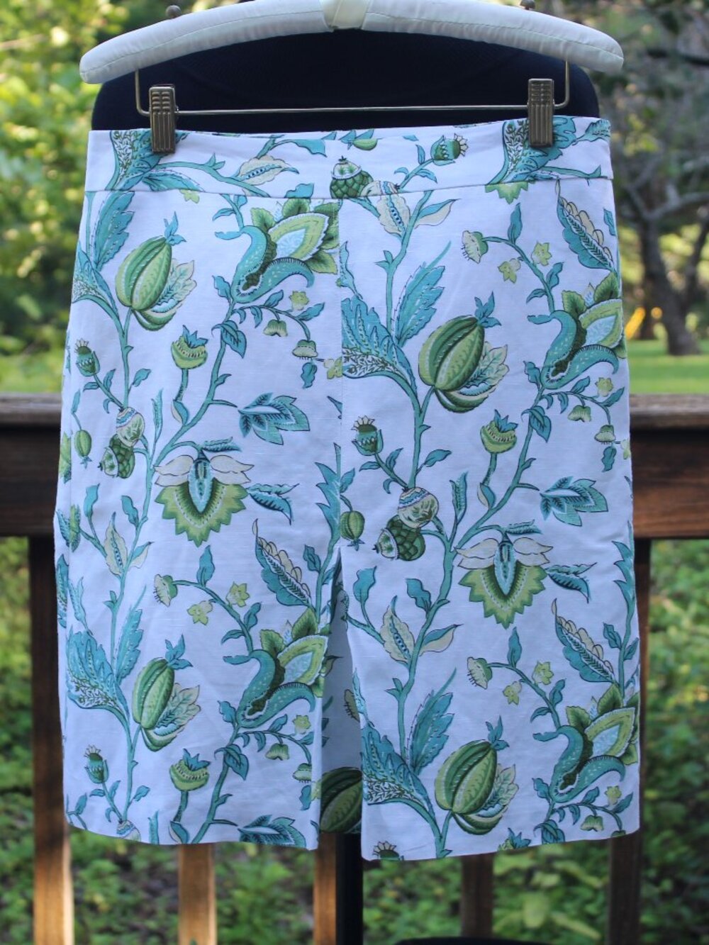 Ann Taylor LOFT Floral Scroll Linen blend SKIRT with front kick pleat - Size 4